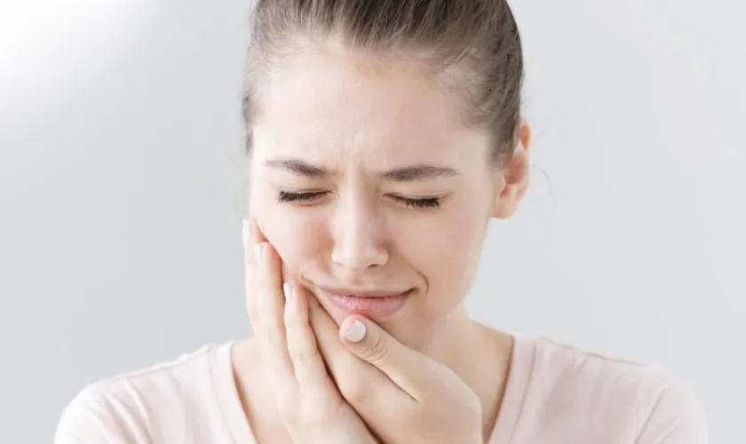 Sau khi chỉnh hàm khách hàng sẽ cảm thấy đau và khó khăn khi nói chuyện
