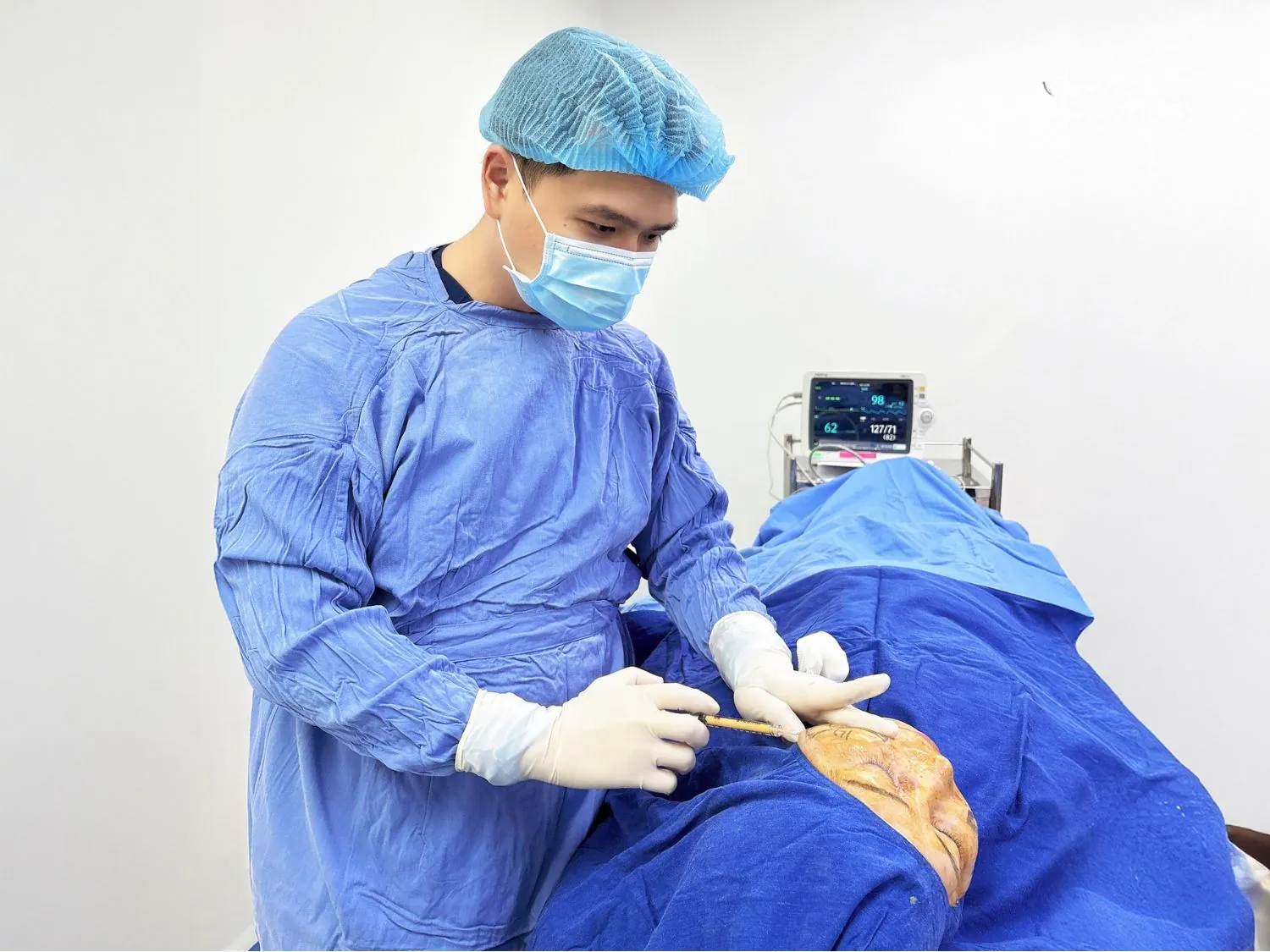 Quá trình cấy mỡ chuẩn Y khoa tại phòng thủ thuật vô khuẩn