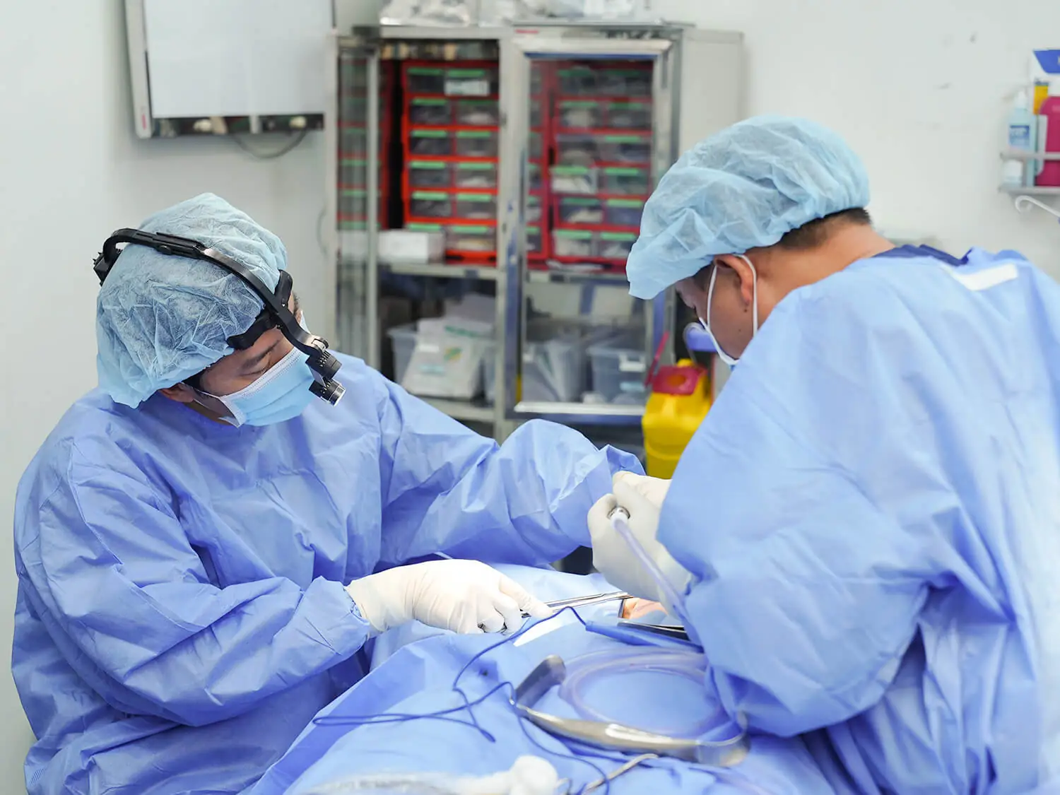 Quá trình phẫu thuật cho Yến diễn ra nhanh chóng chỉ sau 60 phút