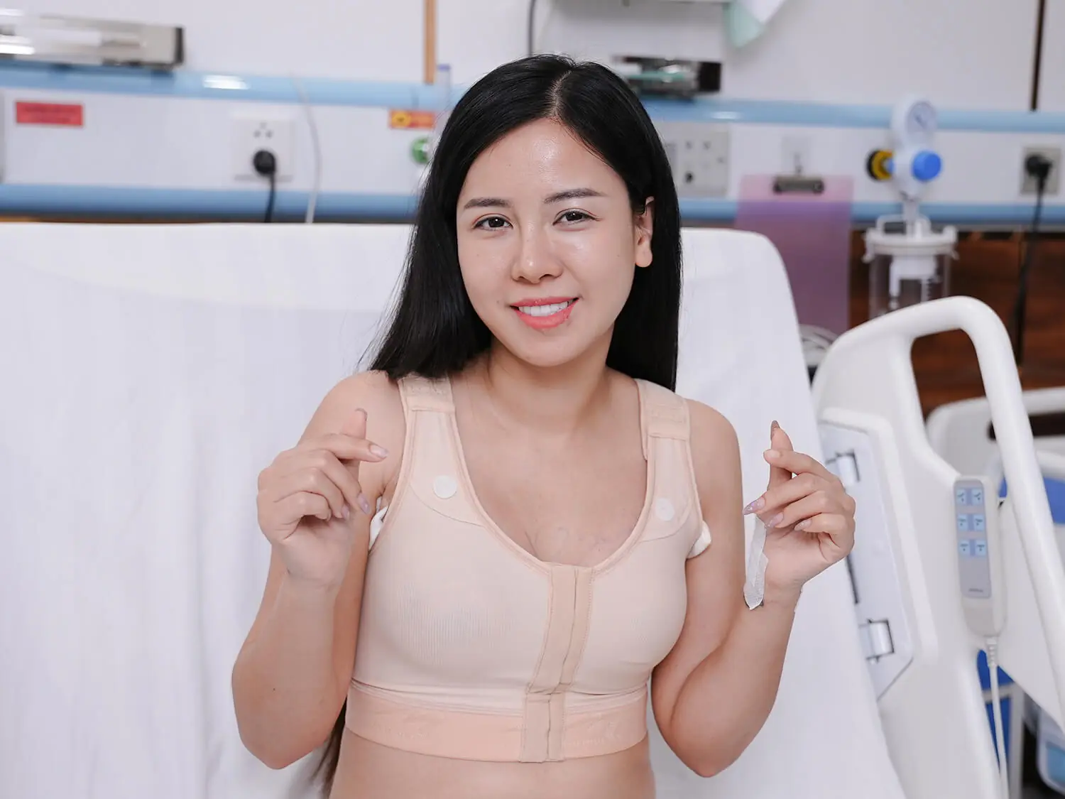 Sau 2 ngày nâng ngực Hoàng Yến cảm thấy thoải mái, không hề đau