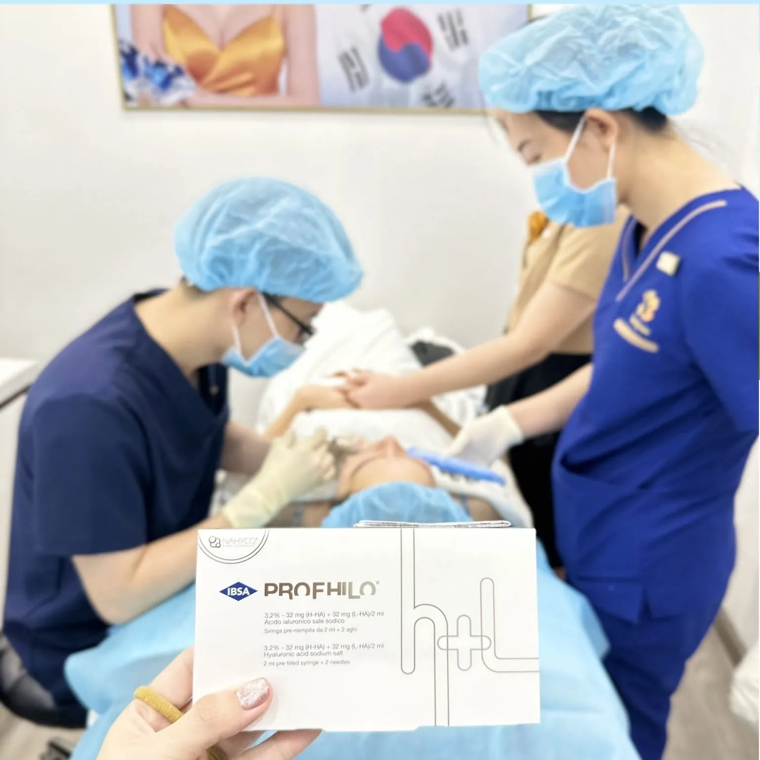 Bác sĩ Kangnam tiêm profhilo cho khách hàng tại Kangnam